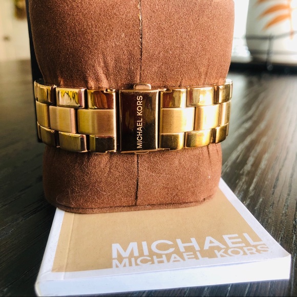 Michael Kors Women Watch - Picture 2 of 5